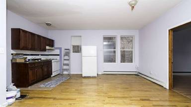 Main picture of 323 Eldert St