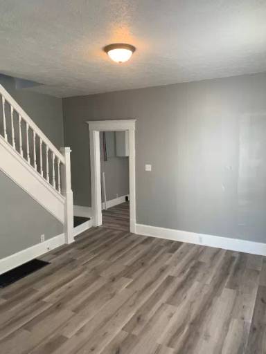 Main picture of 140 W 40th St