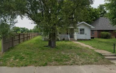 Main picture of 202 Lillian Pl