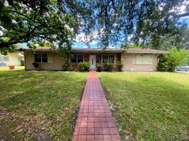 Main picture of 1300 NW 70th Way