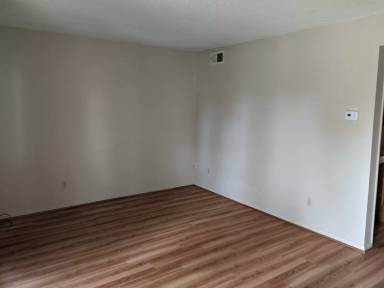 Main picture of 609 W Dale Ave