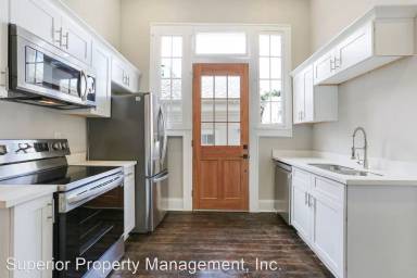 Main picture of 1437 Saint Andrew St