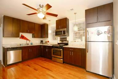 Main picture of 1324 W Byron St