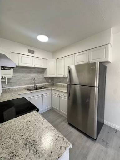 Main picture of 2121 Oceanus Ln