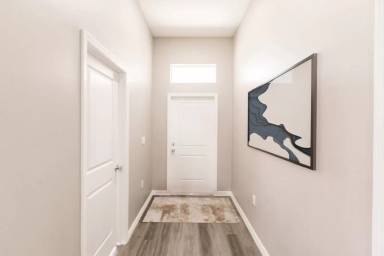 Main picture of 328 NE 8th Ter