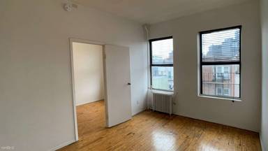 Main picture of 250 N 6th St
