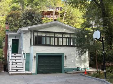 Main picture of 2 Shady Ln
