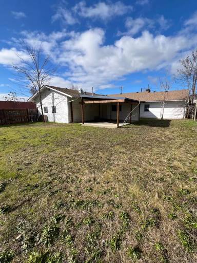 Main picture of 739 NE 7th St