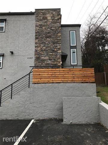 Main picture of 2205 Park Hill Dr