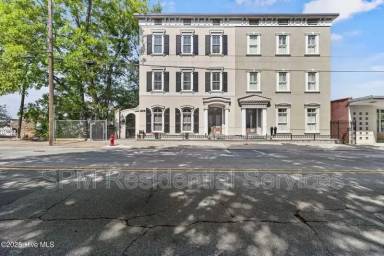 Main picture of 214 S Front St
