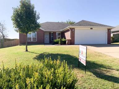 Main picture of 1201 Maplewood Dr
