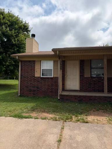 Main picture of 2601 S 16th St