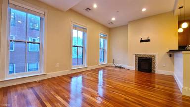 Main picture of 16 Temple St