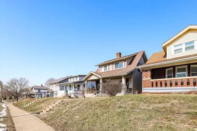 Main picture of 4009 E 3rd St