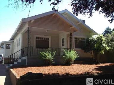 Main picture of 3562 SE 26th Ave