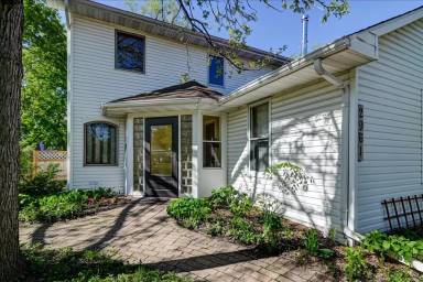Main picture of 2961 Union St