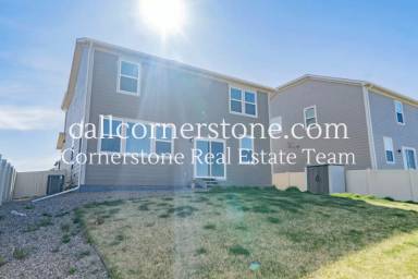 Main picture of 9844 Cronin St