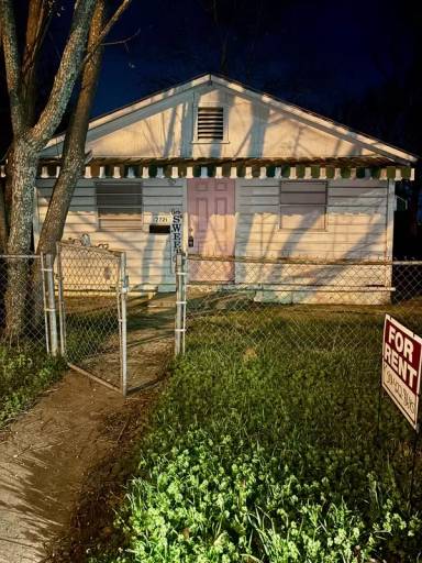 Main picture of 2721 Rock St