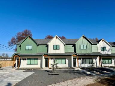 Main picture of 110 E Midway St