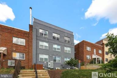 Main picture of 1920 3rd St NE