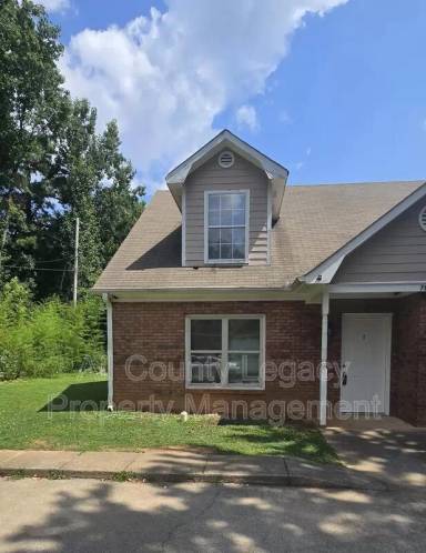 Main picture of 700 Rosehip Ln