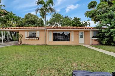 Main picture of 10251 SW 13th St