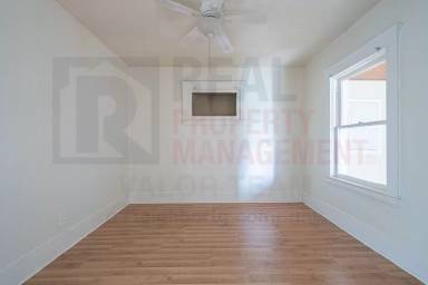 Main picture of 3458 E 140th St