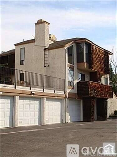Main picture of 950 W Lambert Rd