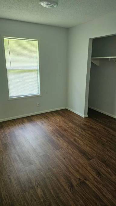 Main picture of 500 E Chellis St