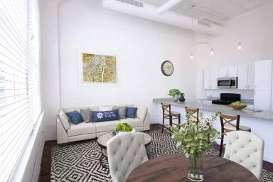 Main picture of 105 S Main St