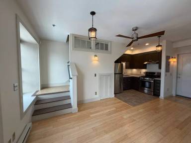 Main picture of 166 Battery St