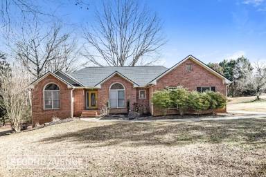 Main picture of 200 Williamsburg Cir