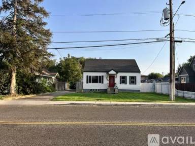 Main picture of 109 1/2 Davis Ave