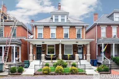 Main picture of 482 E Sycamore St