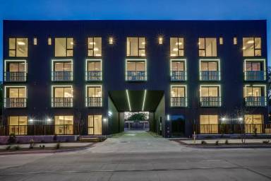 Main picture of 727 N Zang Blvd