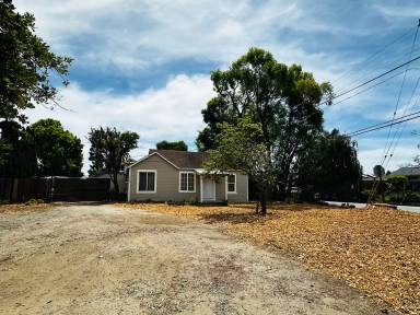 Main picture of 2100 Chanticleer Ave