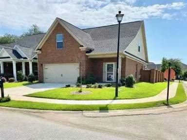 Main picture of 3041 Girard Dr