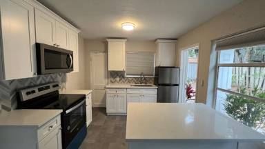 Main picture of 1230 E Concord St