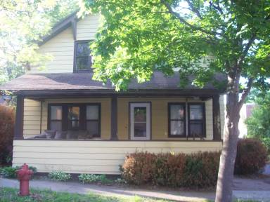 Main picture of 415 Newton St