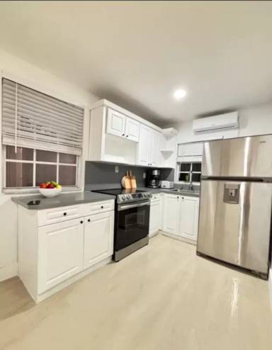 Main picture of 2035 NW 26th St