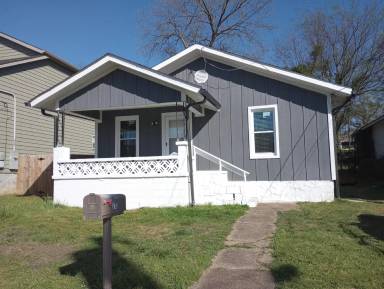 Main picture of 218 N Hickory St