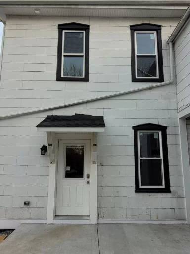 Main picture of 34 E Main St