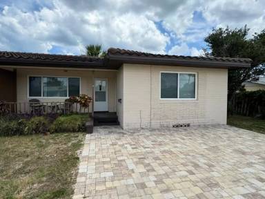 Main picture of 212 Rockefeller Dr