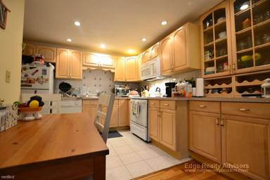 Main picture of 39 Englewood Ave