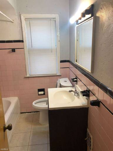 Main picture of 16570 Hartwell St