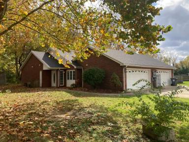 Main picture of 106 Walnut Trace Cir