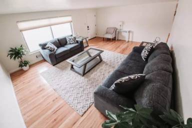 Main picture of 3149 Wheeling St