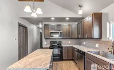 Main picture of 2803 West St