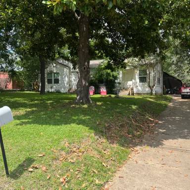 Main picture of 1023 Athens St