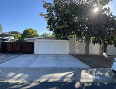 Main picture of 2085 Sandalwood Ct